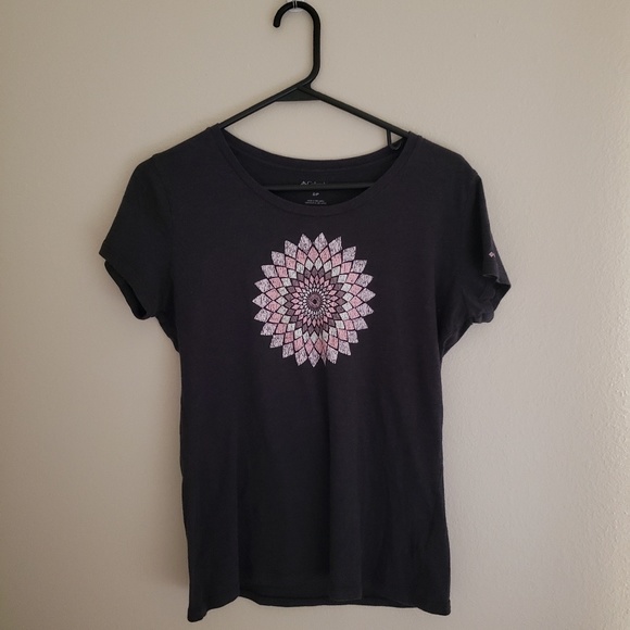 Columbia Tops - Columbia Flower Medallion Top
